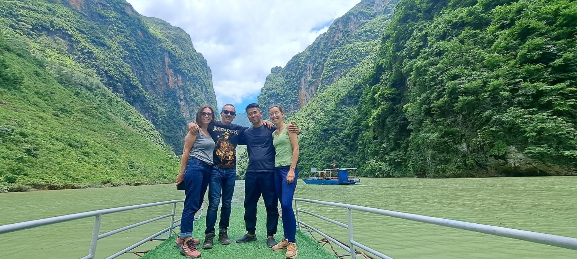 Homestay Field - Bungalow, Ha Giang Loop Tour, Motorbikes Rental Esterno foto